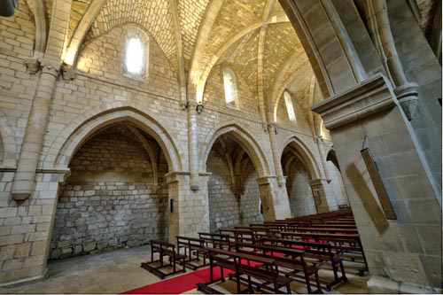 Nave central y lateral de Irantzu